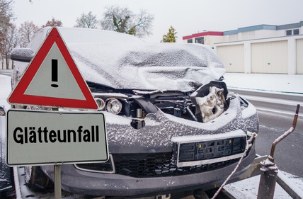 Schnee, Glatteis, Autounfall
