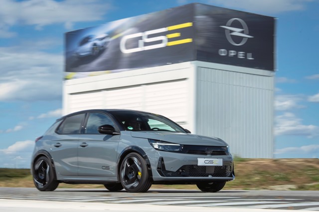 Opel Corsa GSE Opel Corsa GSE dynmich beim Sprint