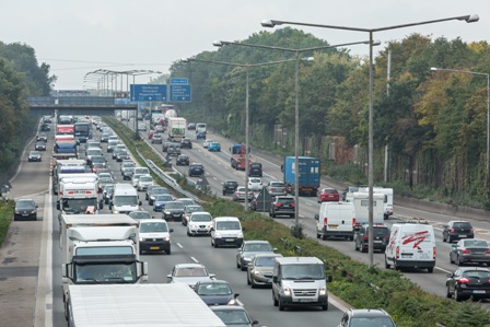 Autobahn-Stau in alle Richtungen